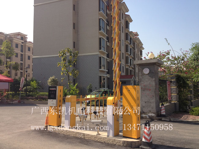柵欄式雙通道停車(chē)場(chǎng)系統現場(chǎng)圖-1